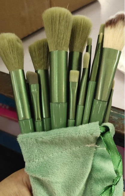 13-Piece Pro Makeup Brush Set – Full Face Kit